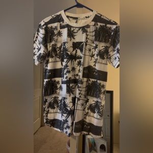 Beach style t-shirt. Size XS but fits more like a small